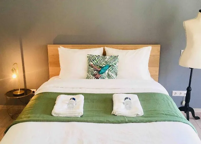 Comfortable 2 Bedrooms Near Train Station