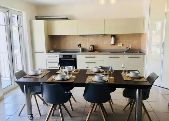 Comfortable 2 Bedrooms Near Train Station