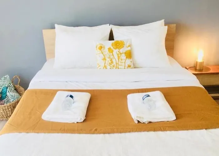 Comfortable 2 Bedrooms Near Train Station